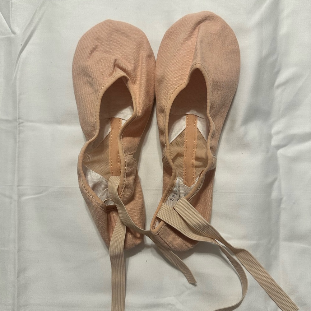 Bloch Cream Slippers for Comfort and Style